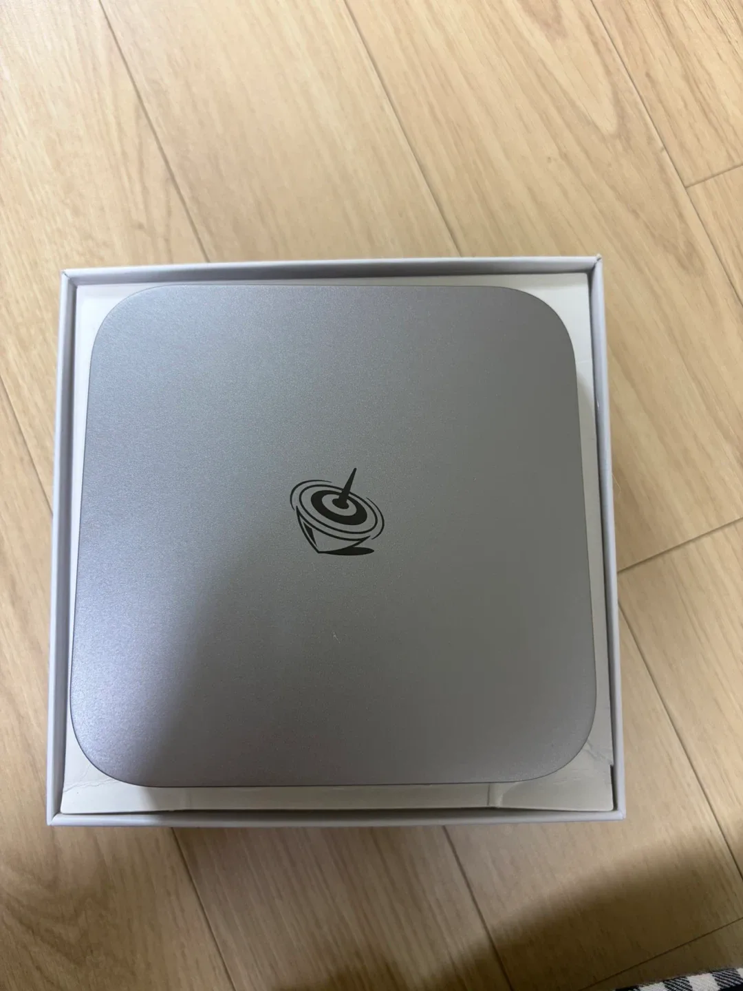 미니pc Ser8 8745hs 16gb  512 팝니다