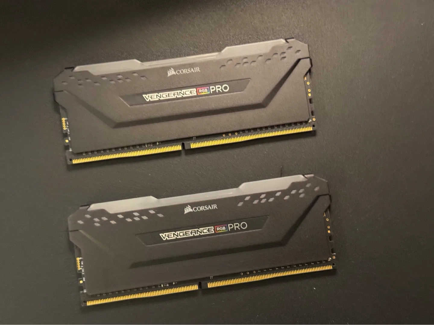 커세어 벤젠스 RGB PRO 32GB 램 팔아요