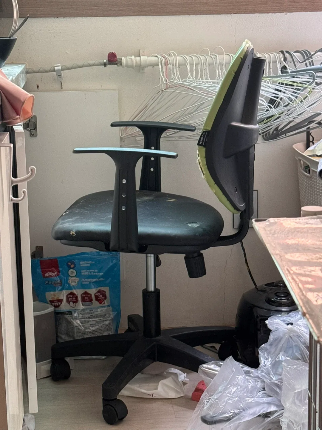 사용감많은 의자