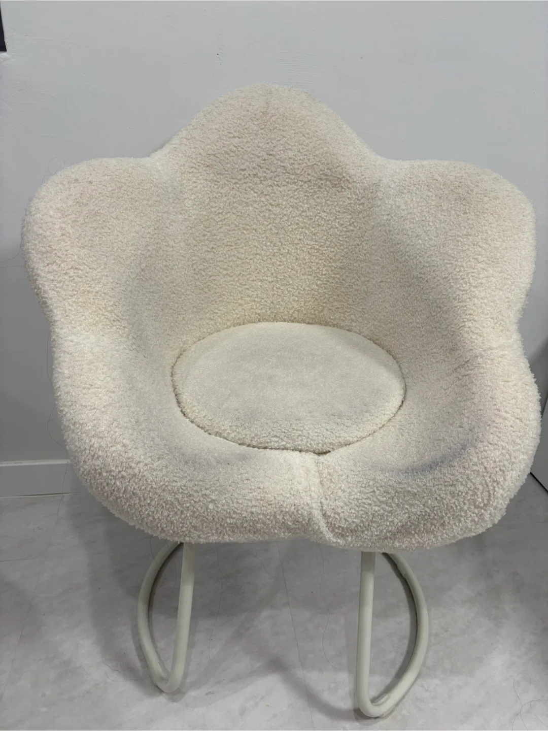 플라워 뽀글이 의자 아이보리