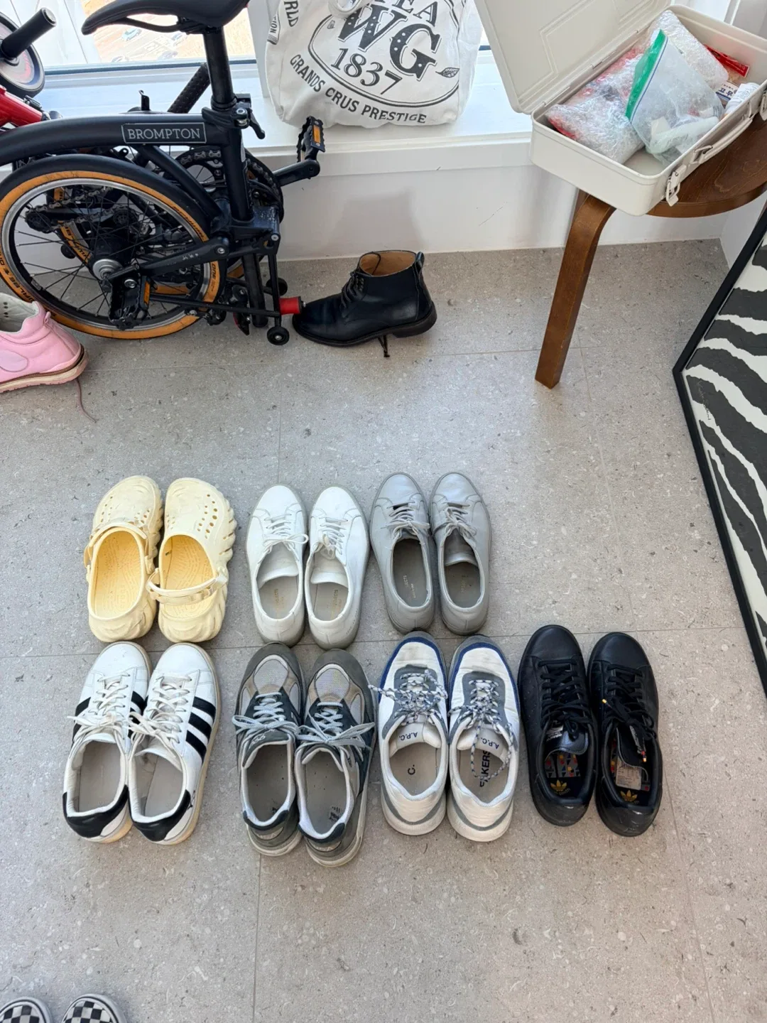 신발 정리 (크록스, 아디다스, 뉴발란스 990, 커먼 프로젝트 외)