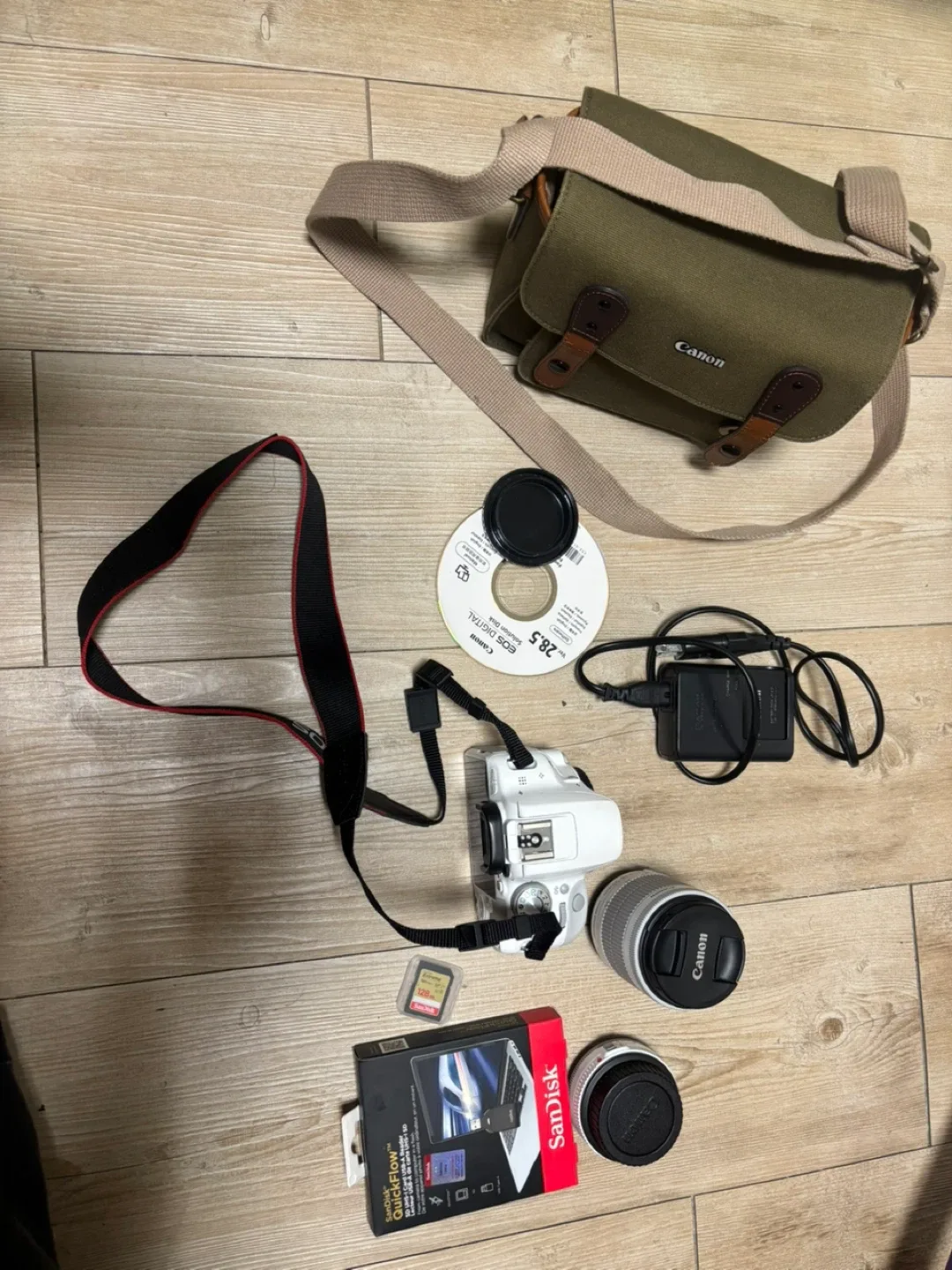 캐논 EOS 100D 화이트 + 렌즈2개 풀박스 판매합니다