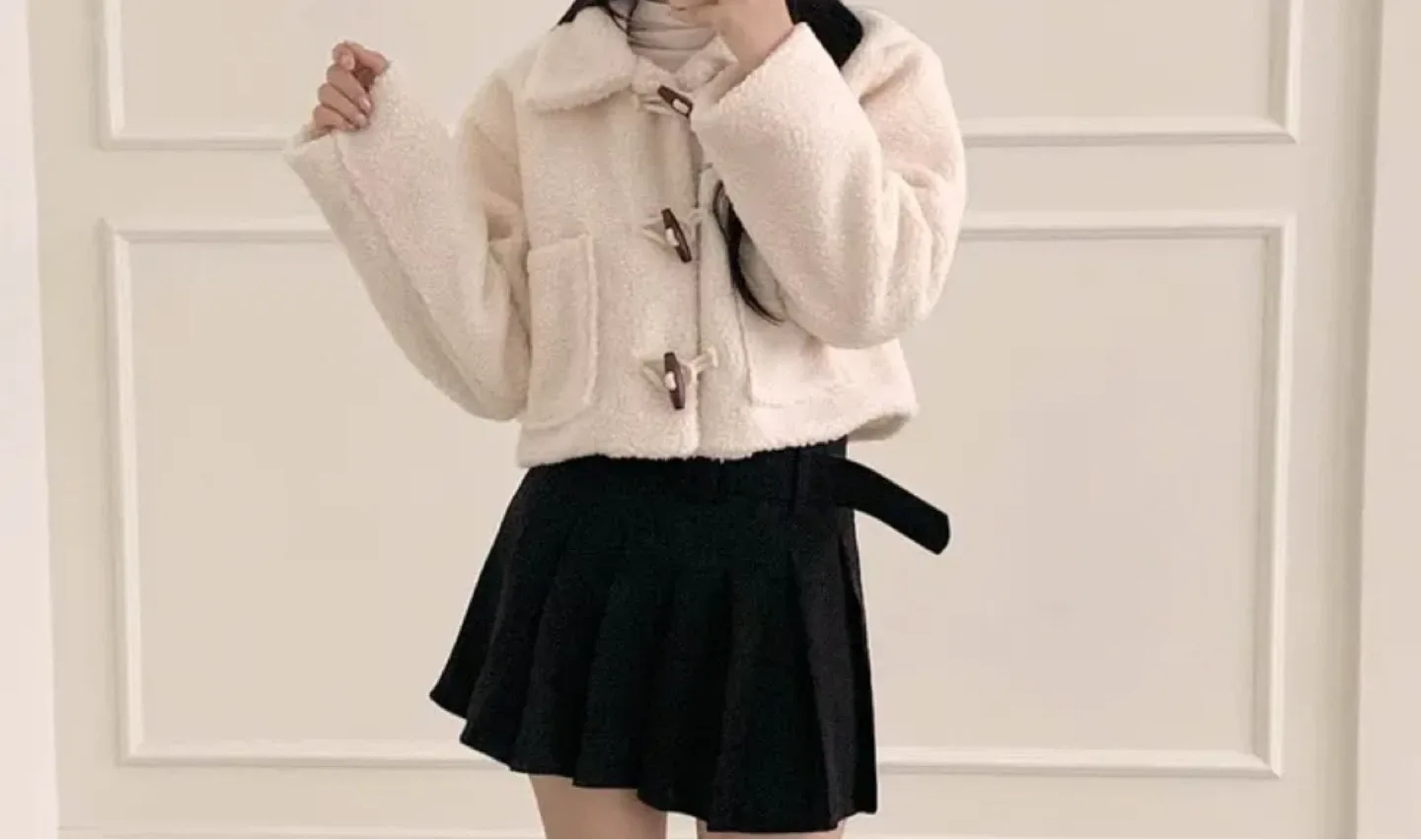 아이보리 뽀글이 떡볶이 숏코트