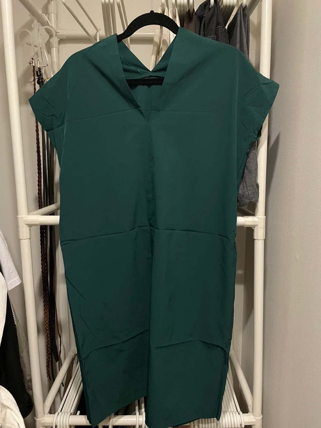 시원한 소재의 초록색 원피스