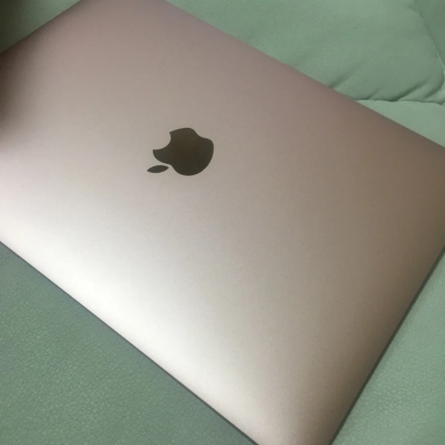 맥북 에어 로즈골드 색상 12인치 Early 2016