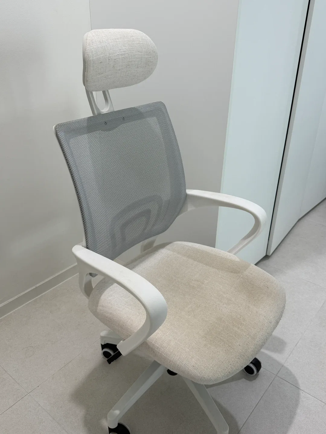 린백 화이트프레임 메쉬 사무용 의자