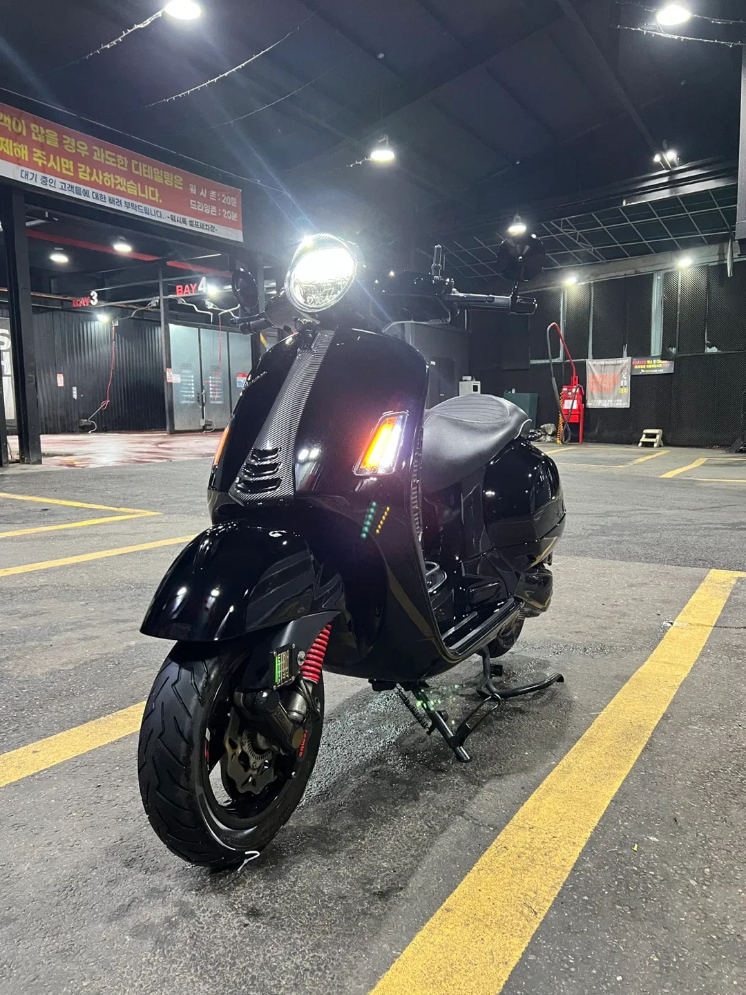 베스파 GTS300 21년식 풀튜닝 올블랙 차량 판매