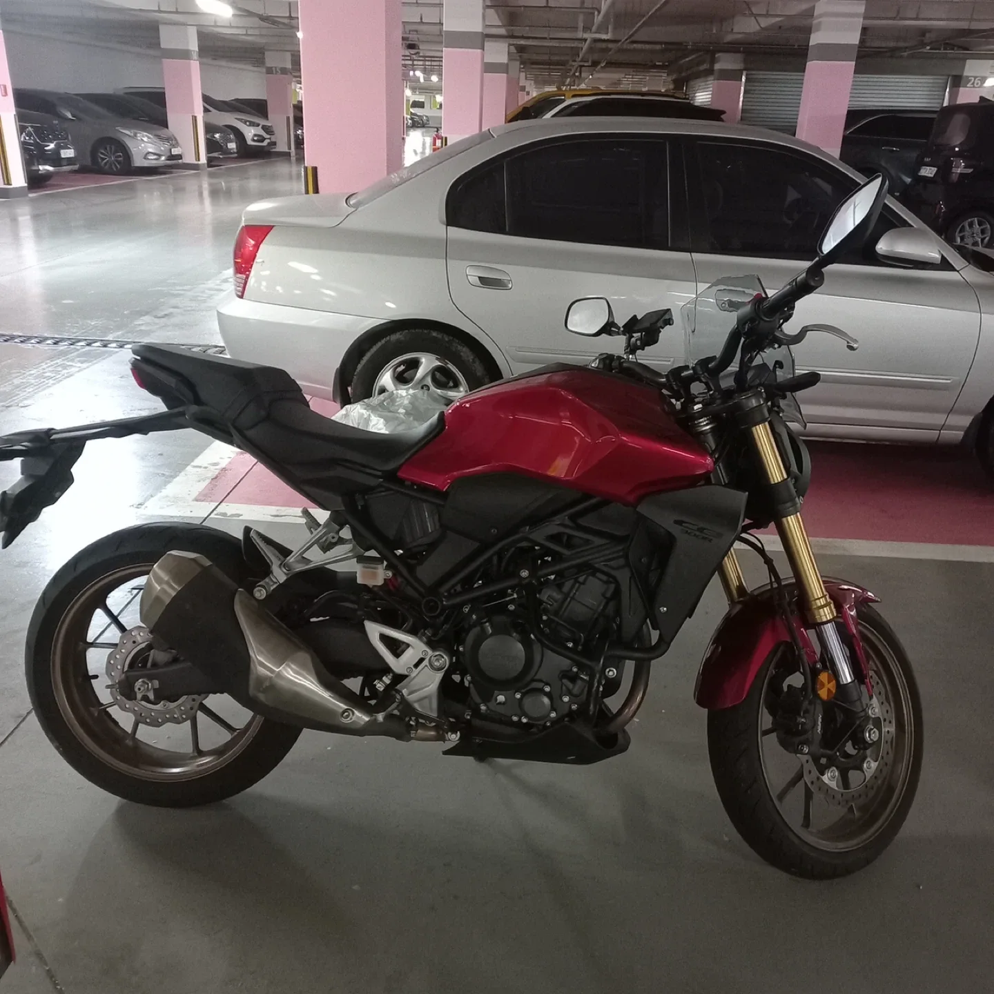 혼다 CB300R 레드 오토바이