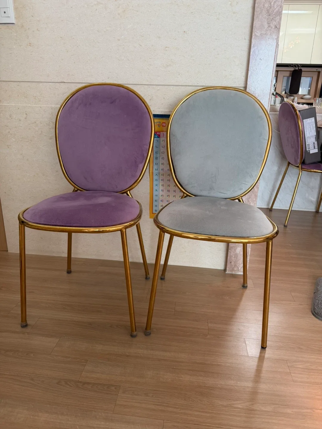 벨벳 골드 프레임 라운드 식탁 의자