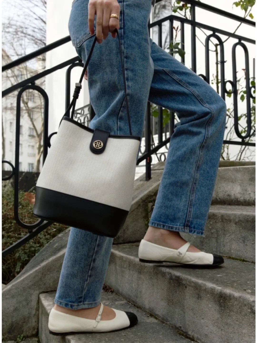 드파운드 타운백 아이보리 블랙 숄더백