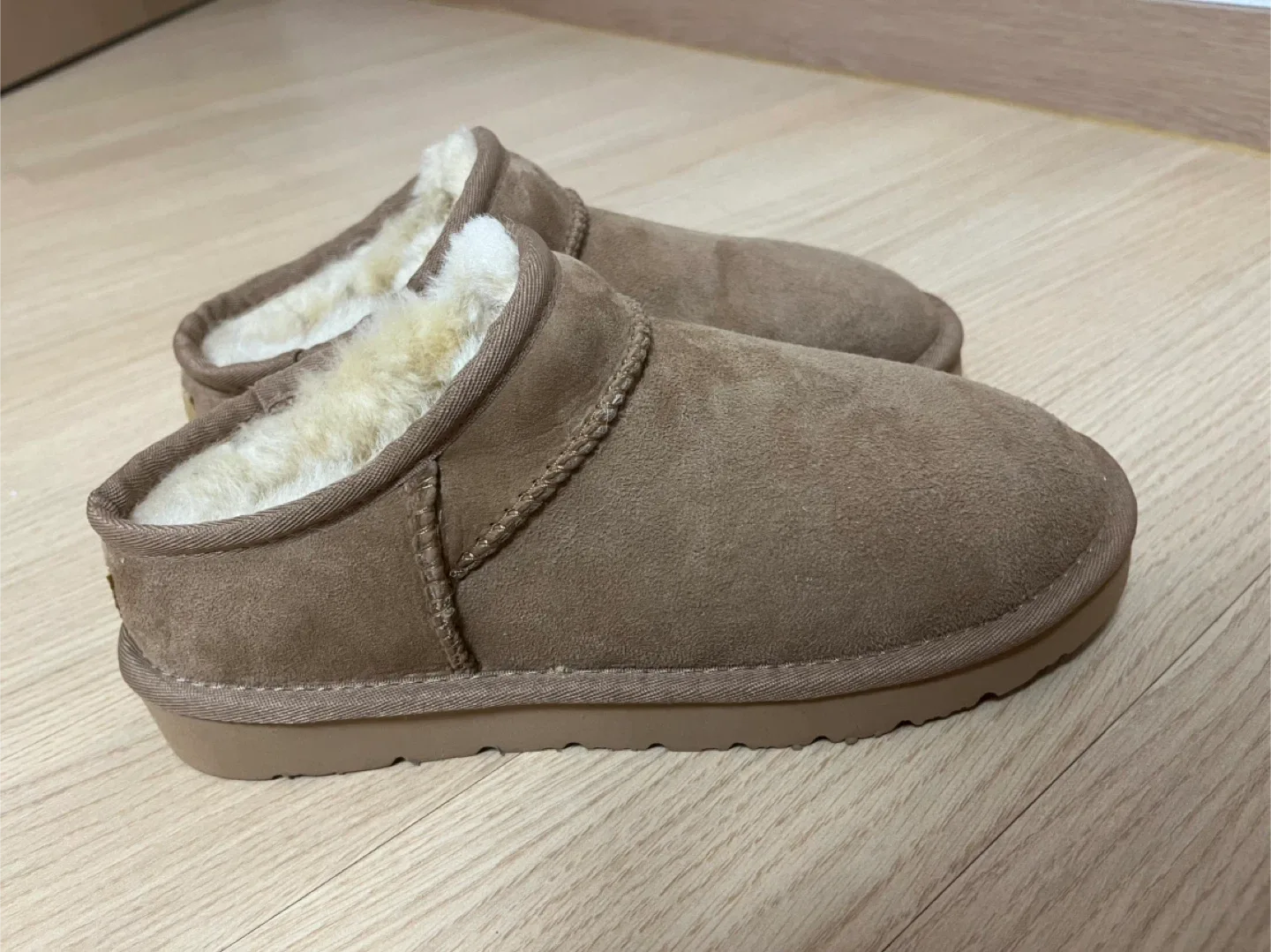 새상품) 호주 정품 UGG 울트라 미니 슬리퍼 체스트넛