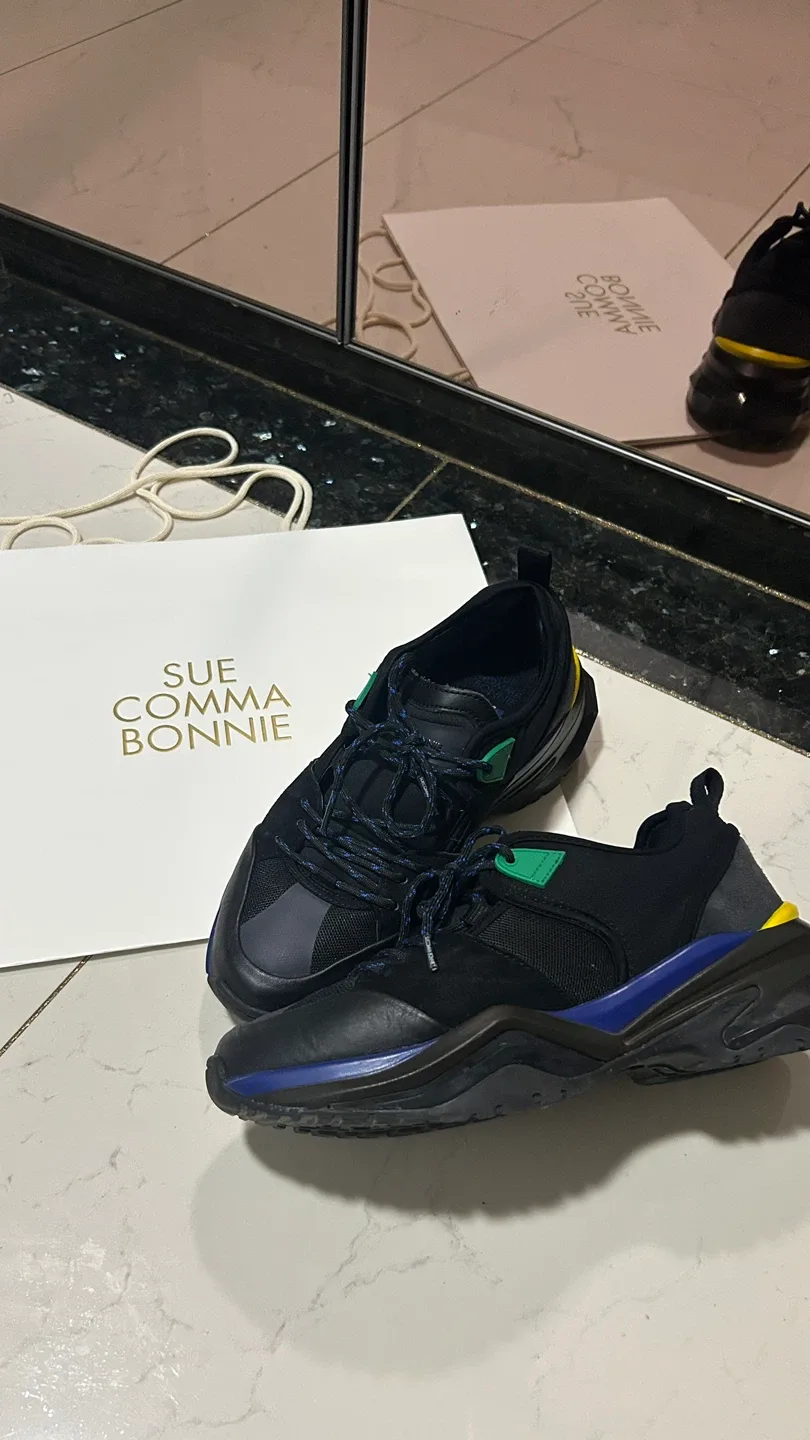 슈콤마보니 블랙 운동화