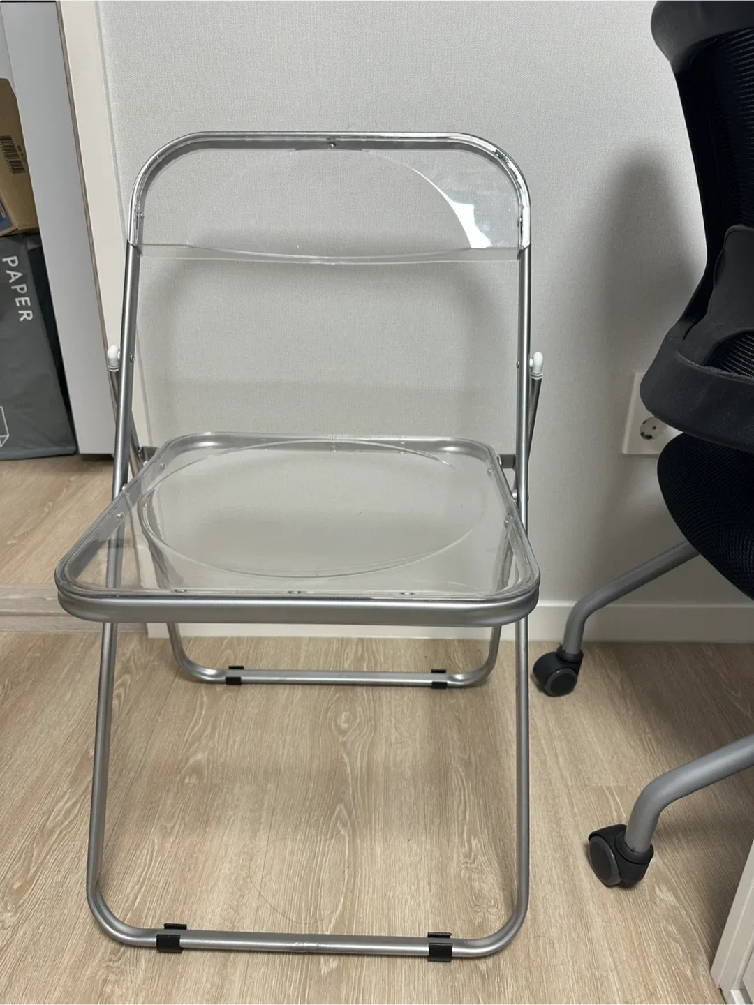 투명 접이식 의자