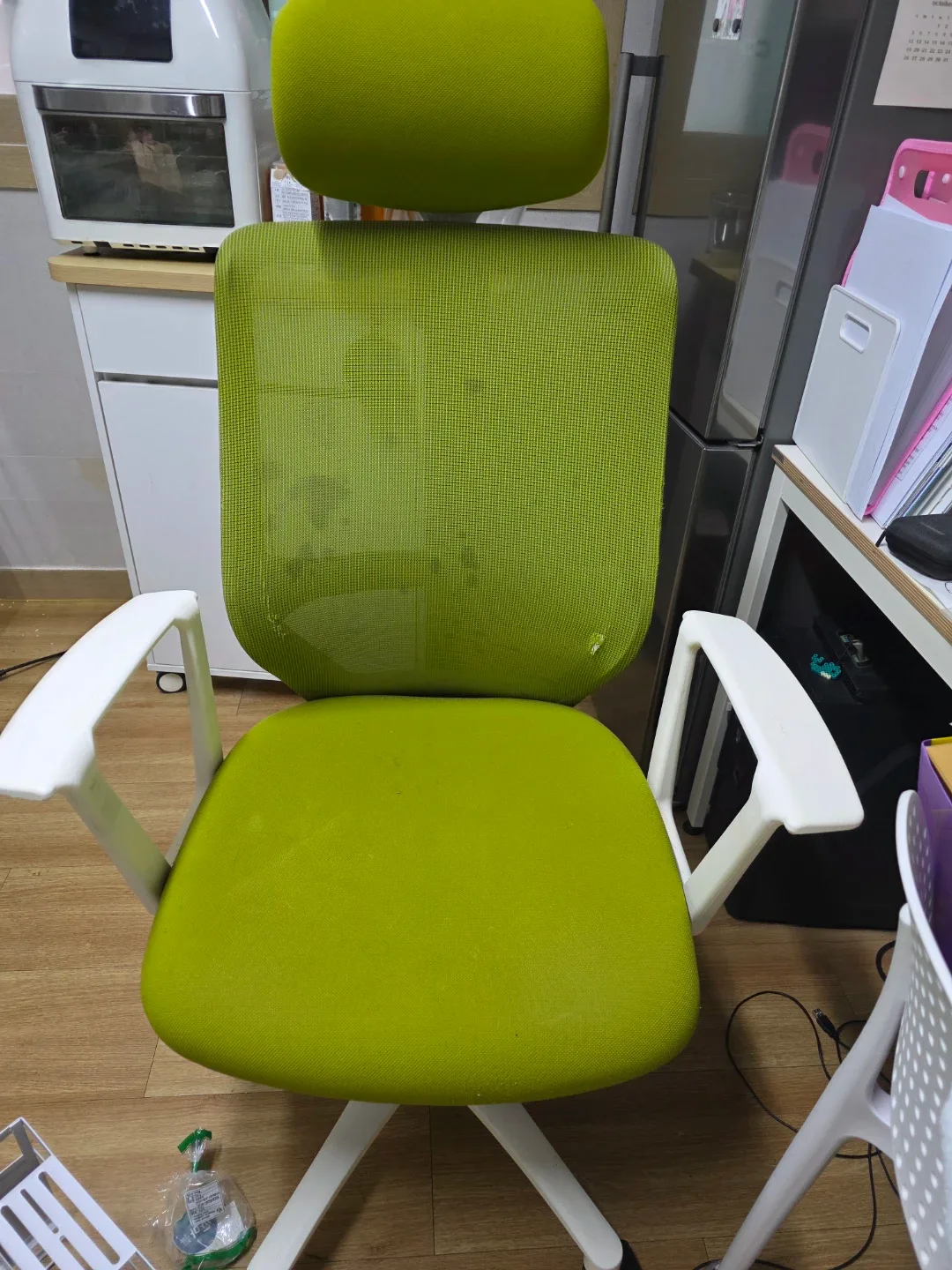 사무용의자 오염있고 사용감있습니다.