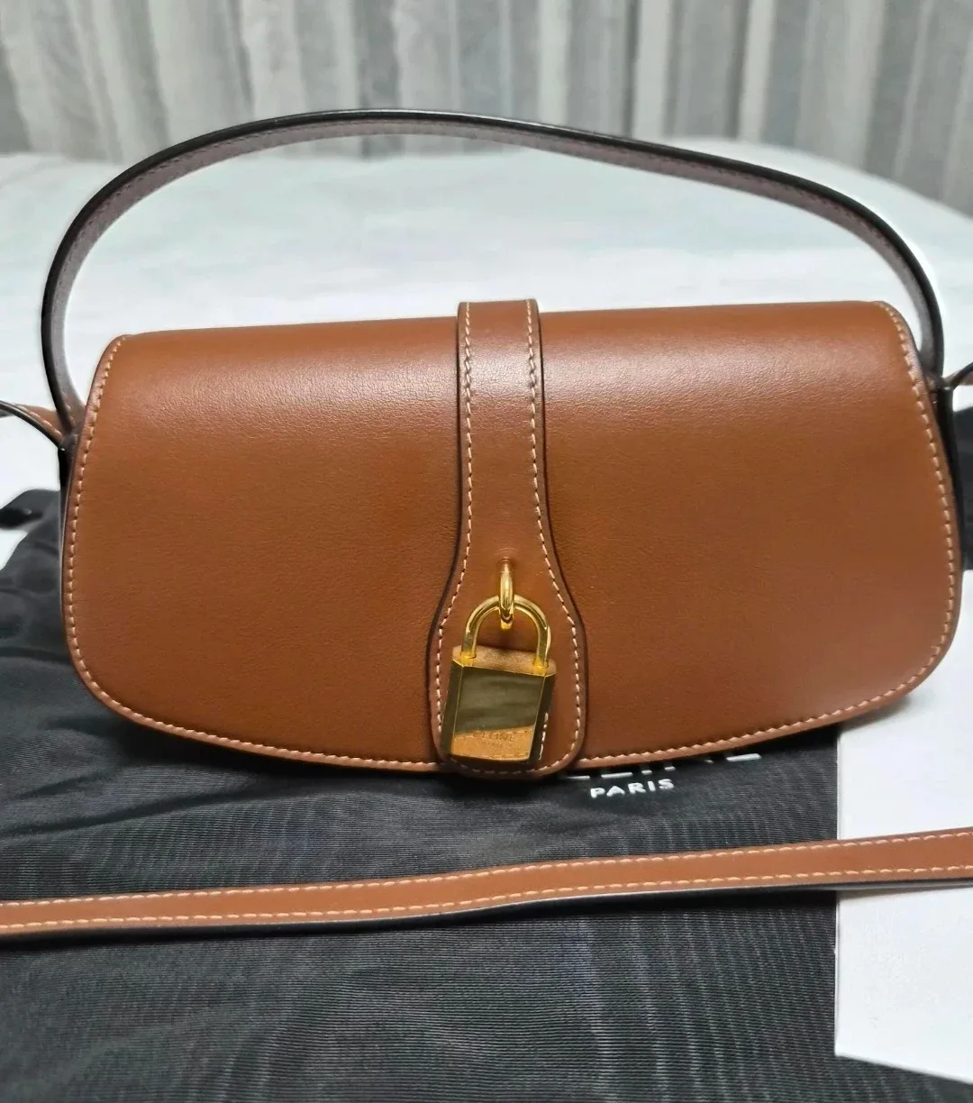 셀린느 타부백 탠 컬러