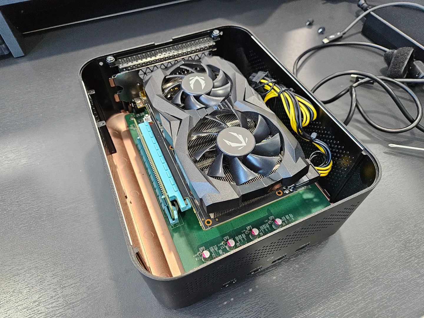 사무용노트북으로 게임을? 외장그래픽카드, ZOTAC amp mini + ZOTAC 1660 Ti 조합 팜