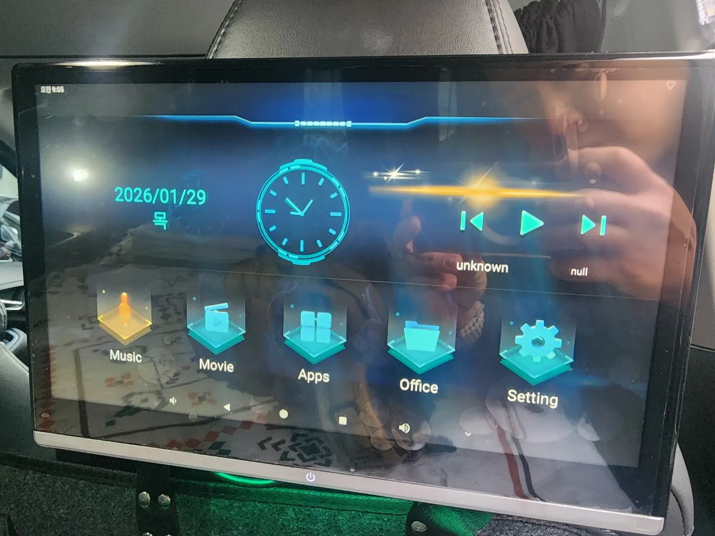 13.3인치 안드로이드 리어모니터(8코어.램4기가.하드64기가) 새제품  가격내려 팝니다.