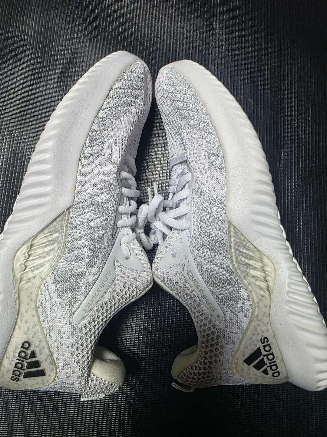 새상품 아디다스 운동화 알파바운스 245mm