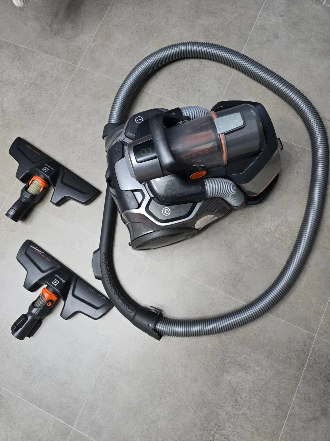 일렉트로룩스 울트라플렉스 ZUF4206DEL 유선청소기