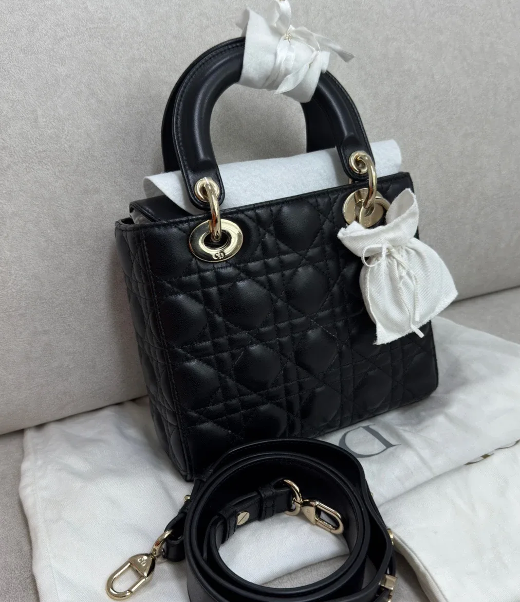 디올 레이디백 스몰 블랙.새상품급.풀박스