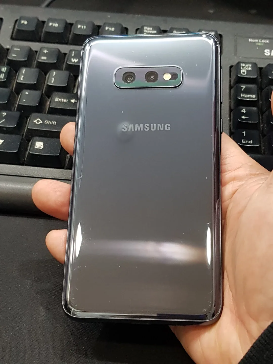 갤럭시S10e 128GB 블랙 팔아요