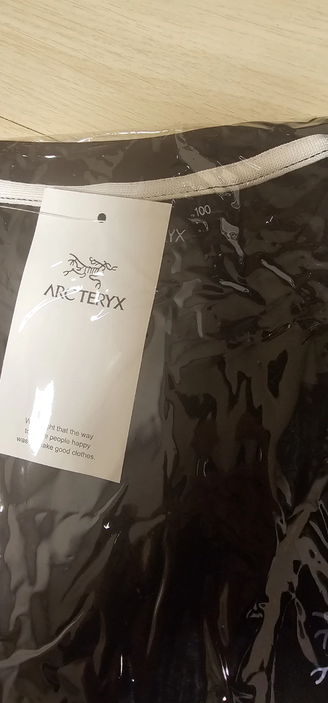 아크테릭스 블랙 티셔츠 새상품