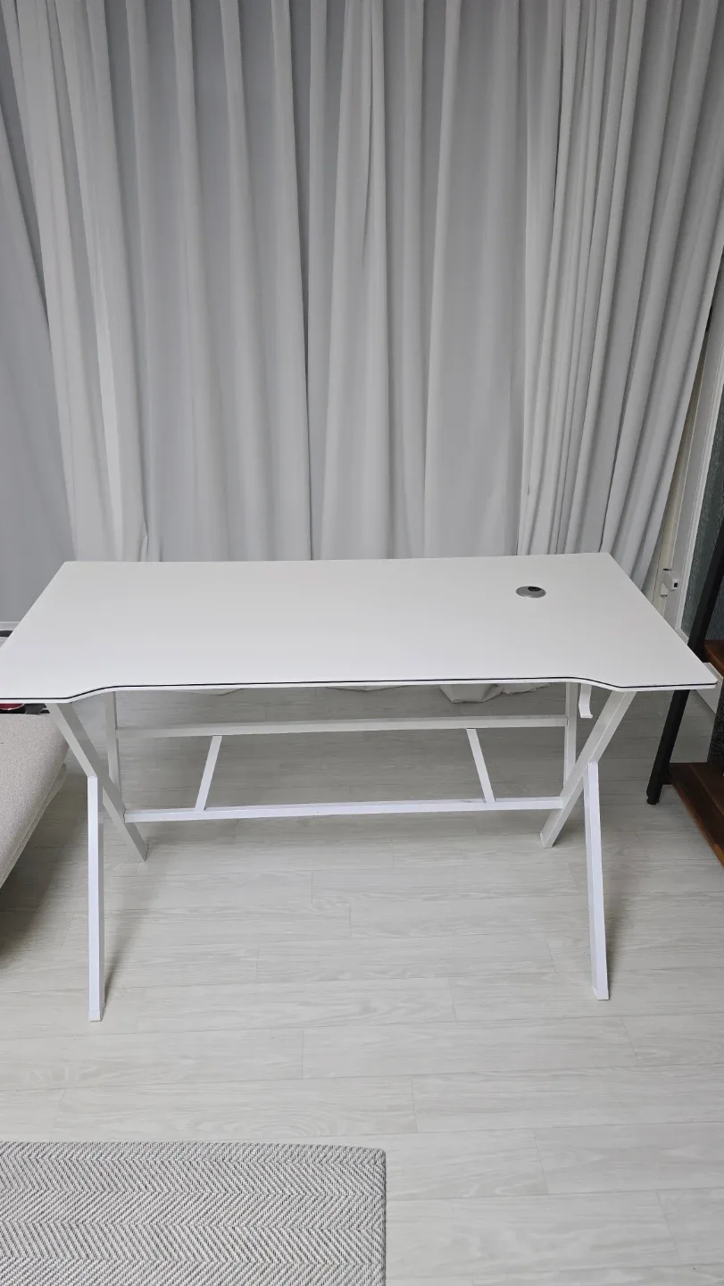 화이트 게이밍 책상