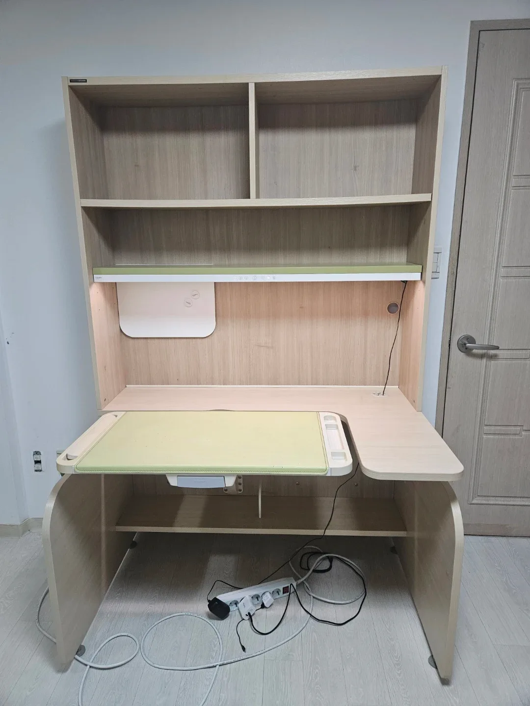 각도 조절 책상 한샘 책상 책장 일체형 LED