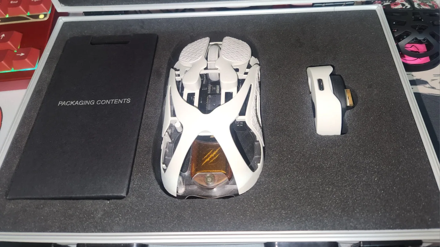 앵그리미아오 AM infinity 화이트색상 마우스 판매합니다