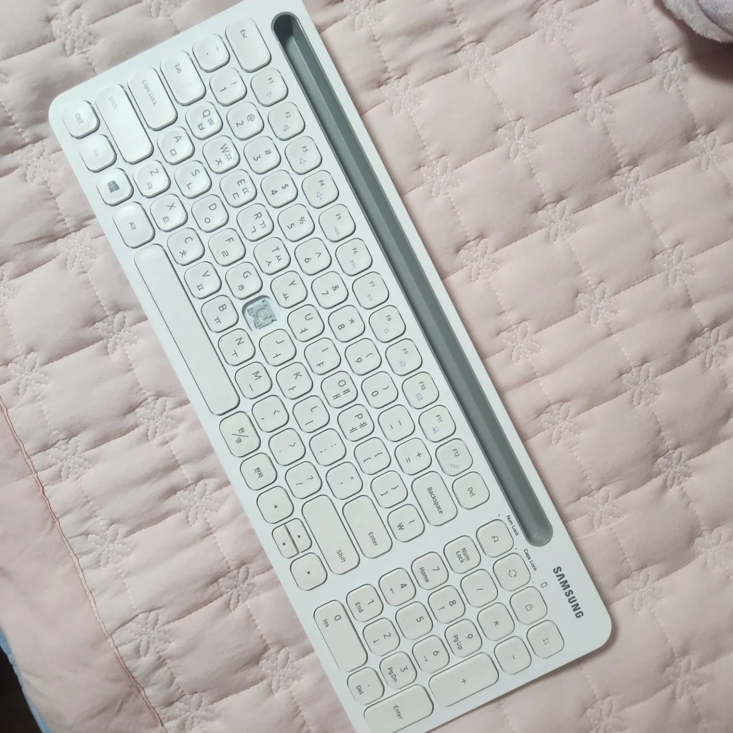 삼성 무선 키보드 화이트