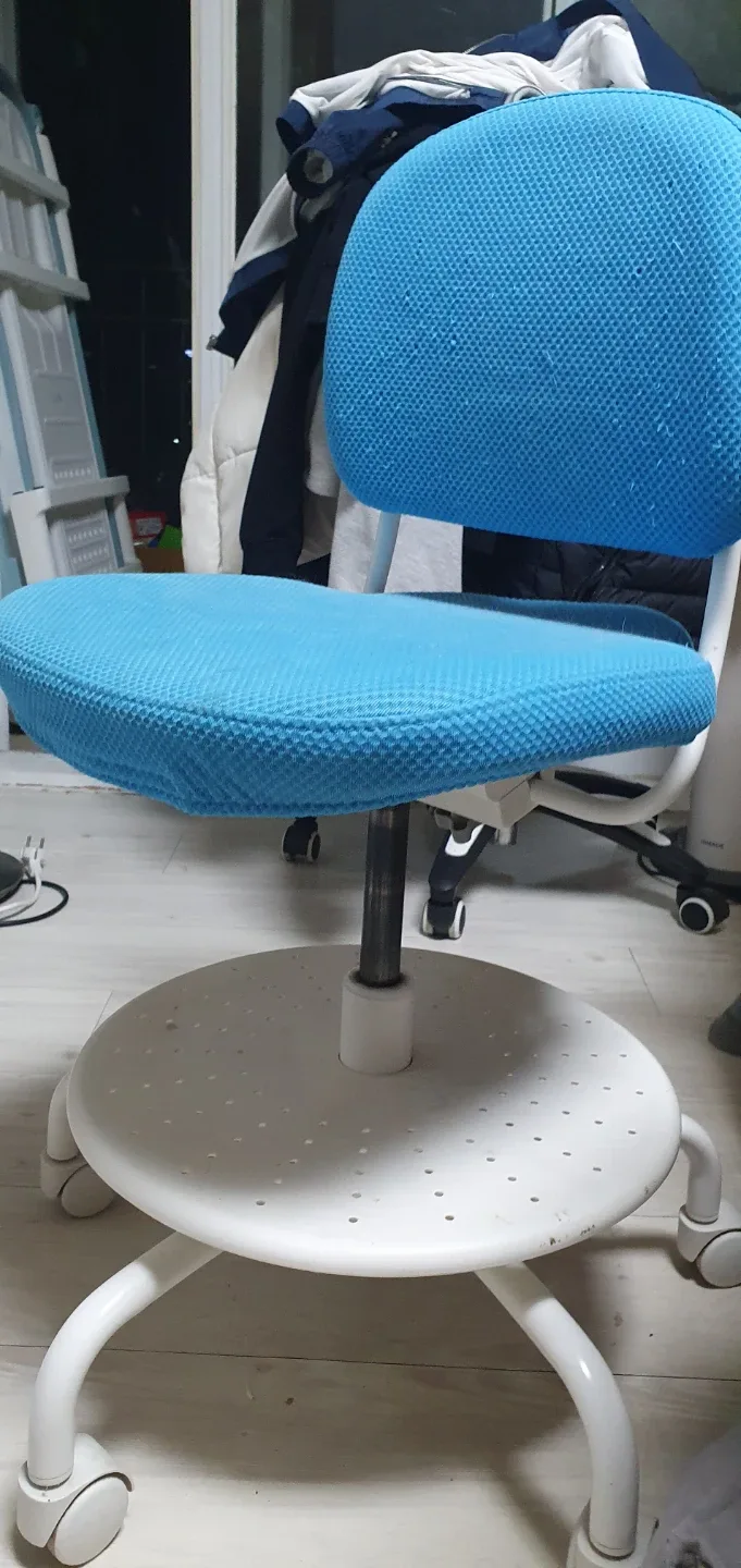 이케아 어린이 의자 파란색