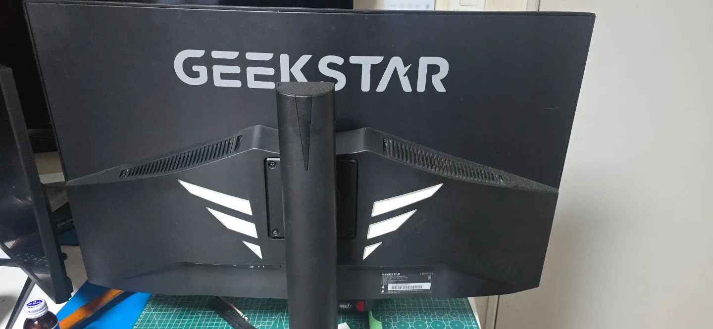 긱스타 Q32GSC-144 32인치 모니터