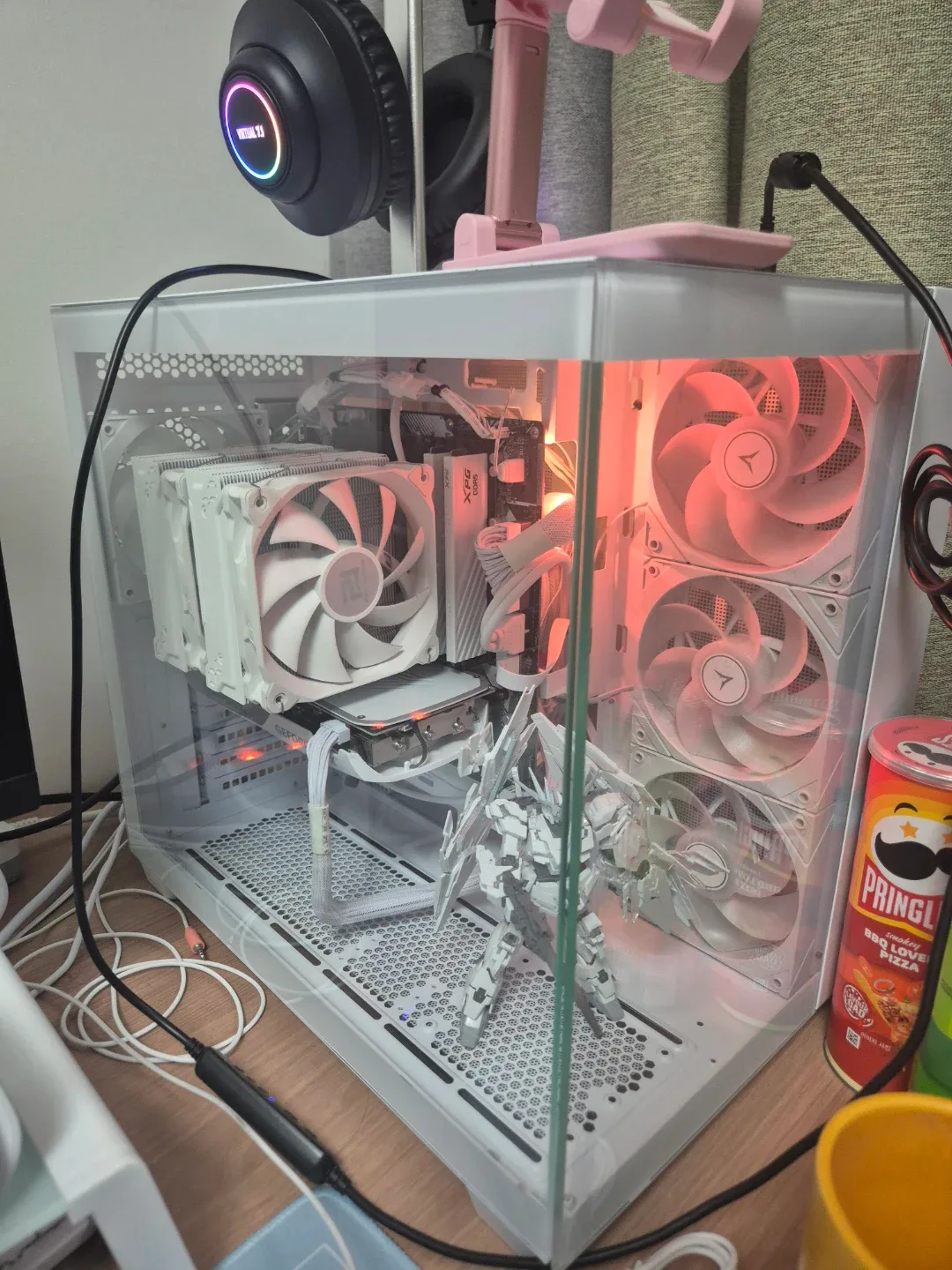 게이밍 PC RTX 4070supe 화이트 에디션
