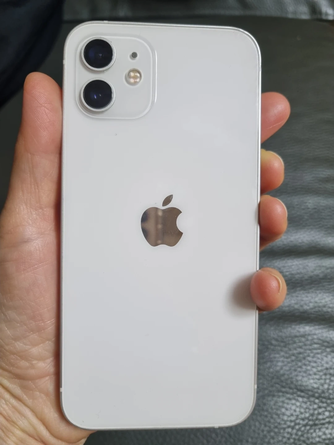 아이폰 12 화이트 128GB 판매합니다.