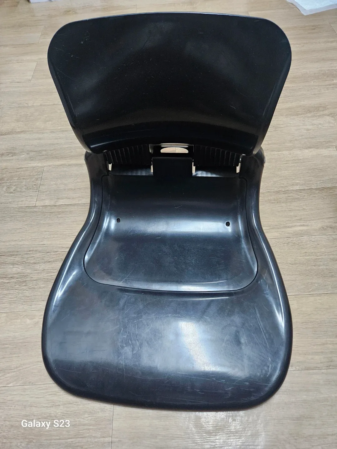 검정 플라스틱 접이식 좌식 의자