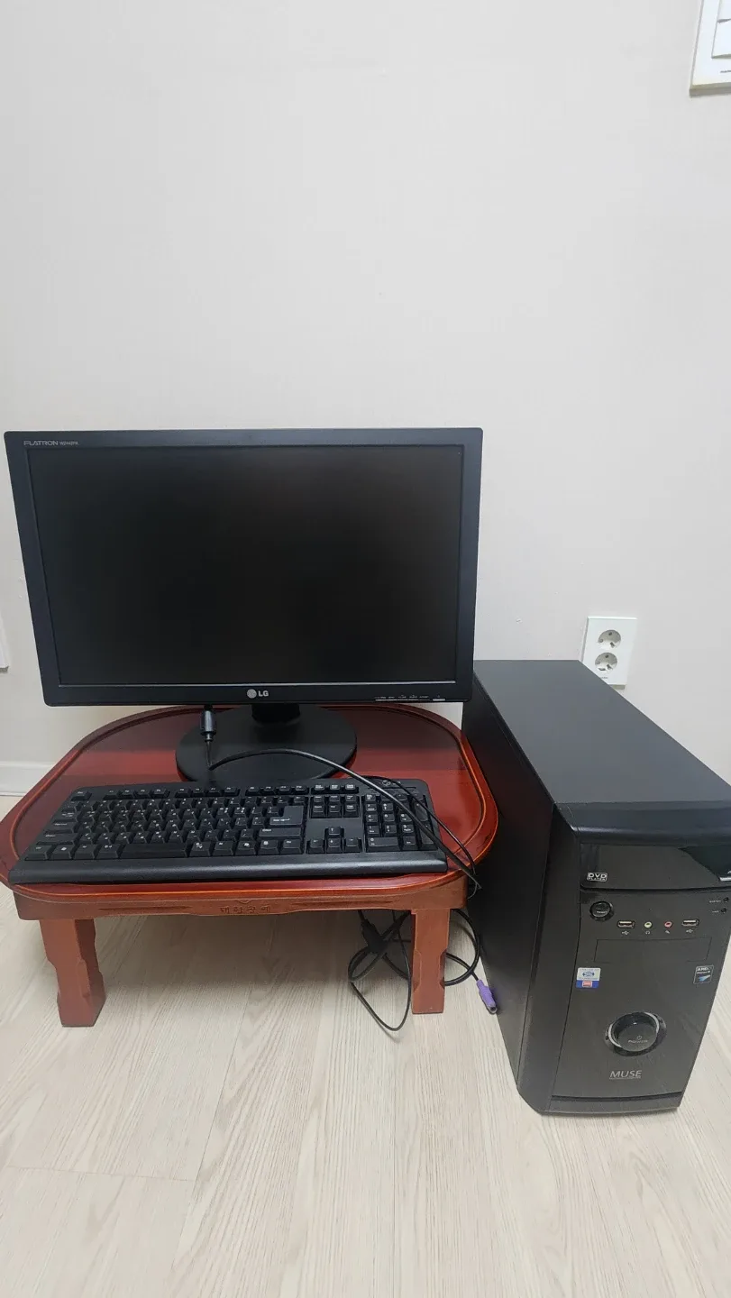 LG 24인치 모니터+본체만고장+키보드 세트