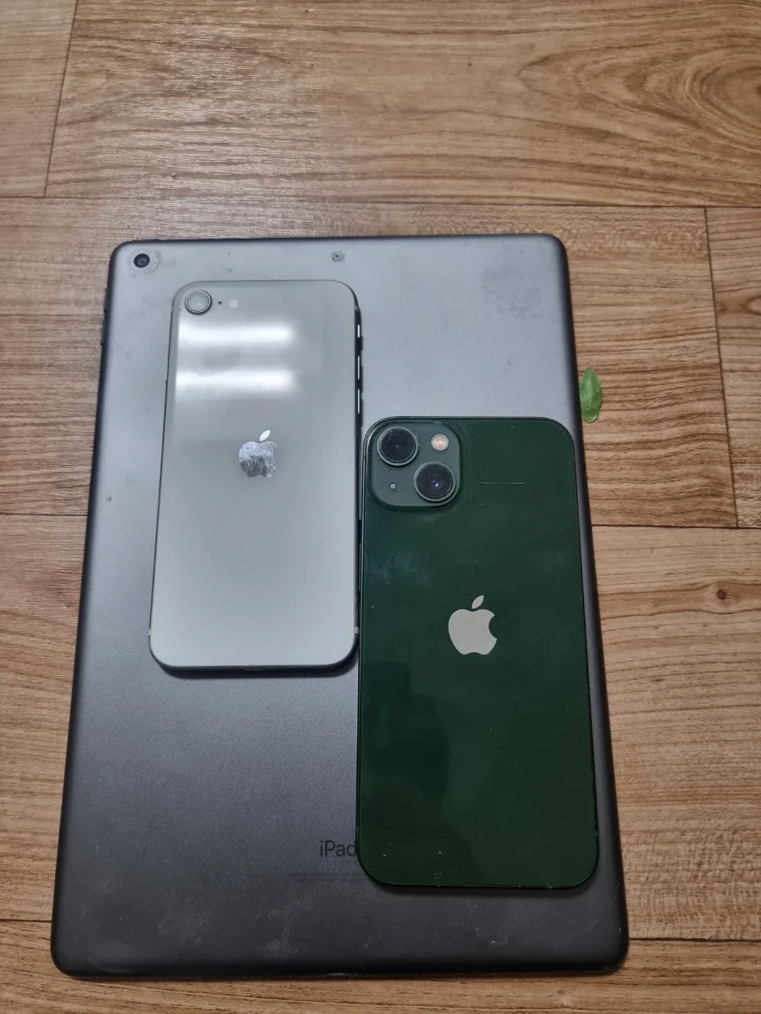 아이패드 7세대 + 아이폰 SE + 아이폰 13 팝니다.