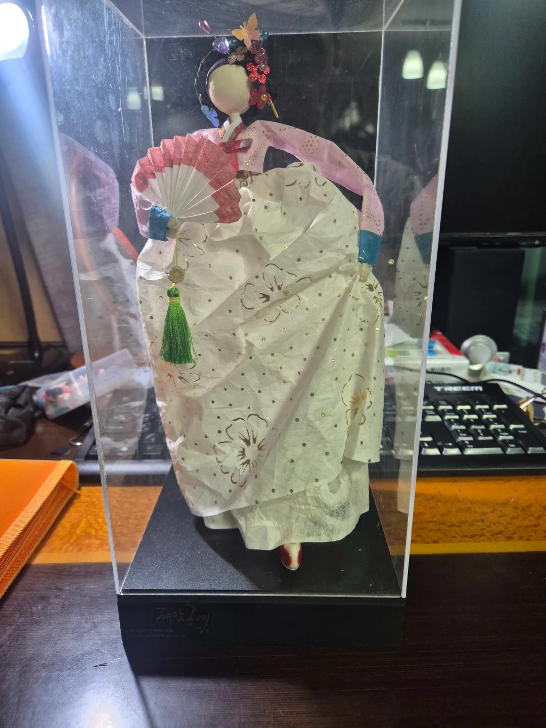 한복 인형 유리 장식장