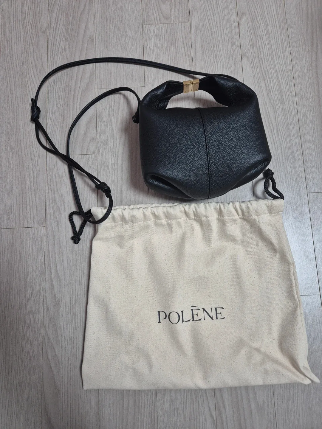 폴렌느 베리 블랙 가죽 토트백