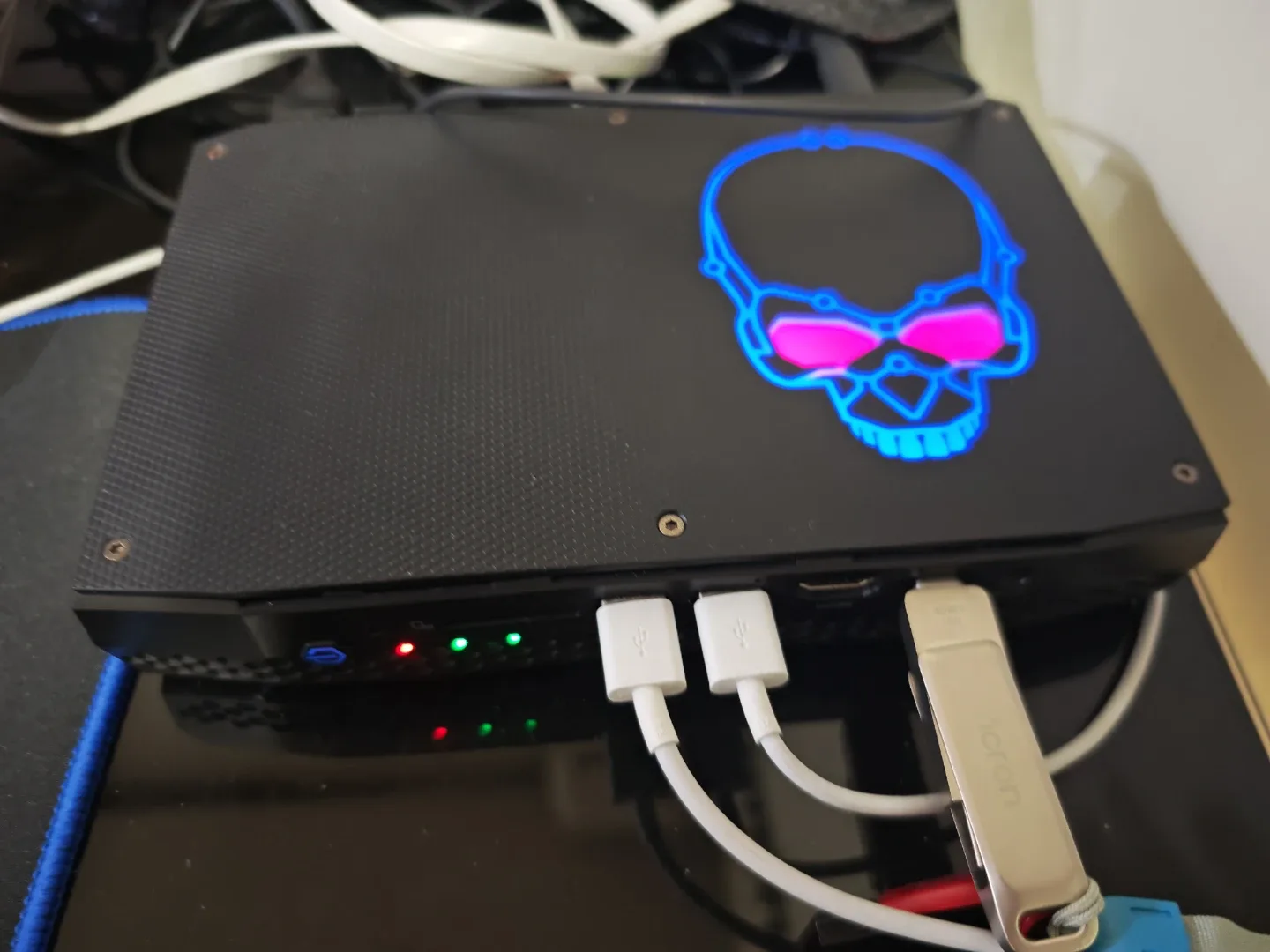 인텔 NUC8i7HVK 미니 PC