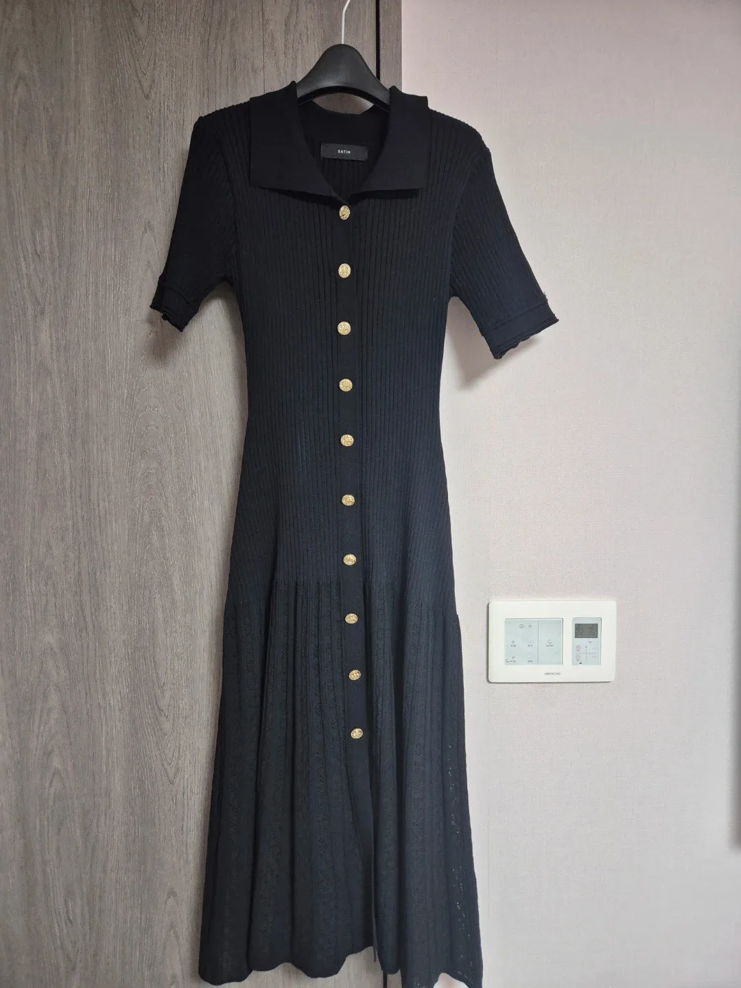 샤틴 슬림핏 카라 단추 니트 롱 원피스