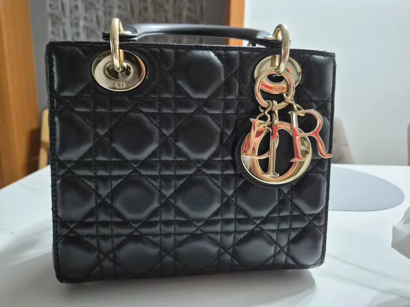 크리스챤 디올 레이디백 블랙 무광 스몰 마지막가격