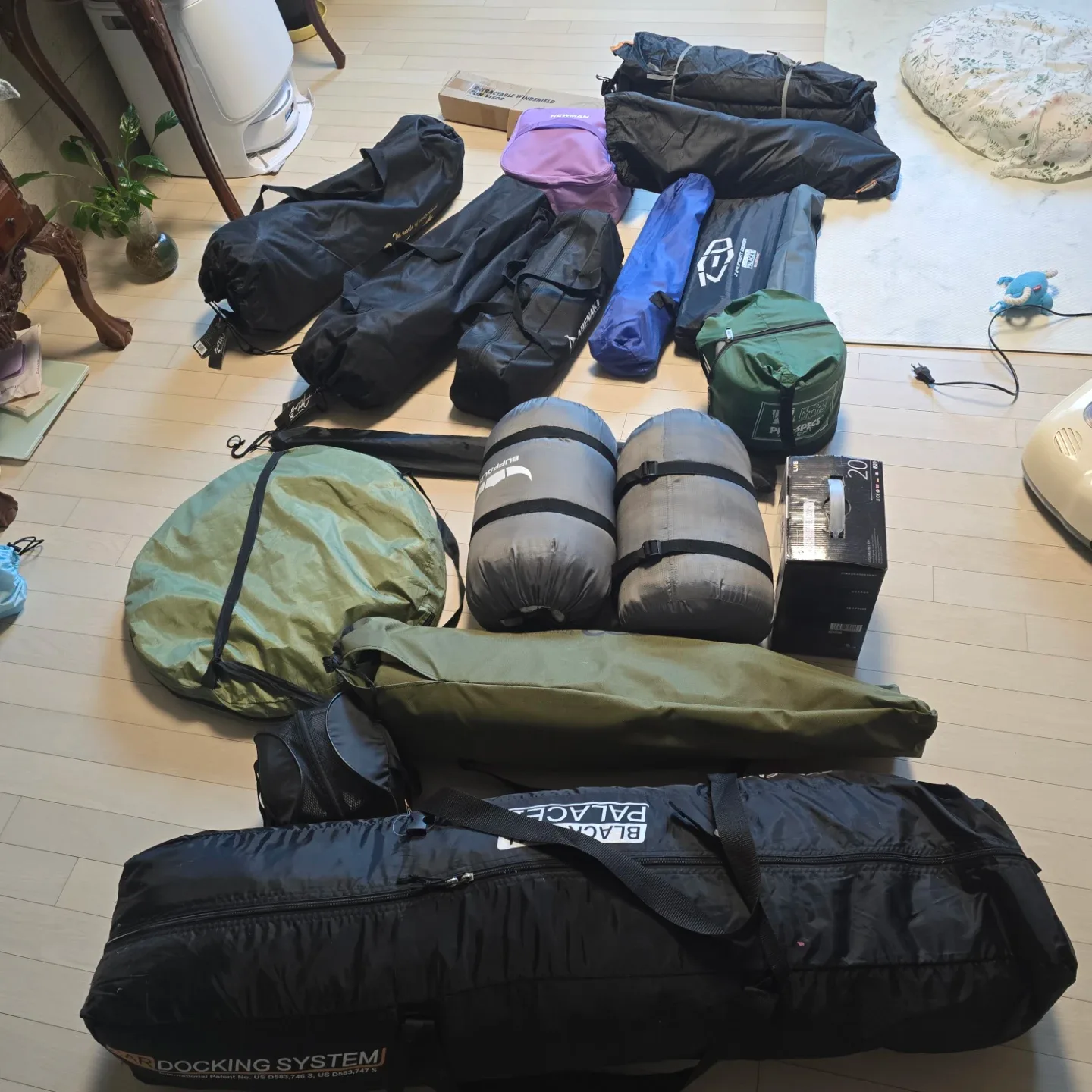 캠핑 장비 일체 (블랙팔레스 텐트, 코펠)
