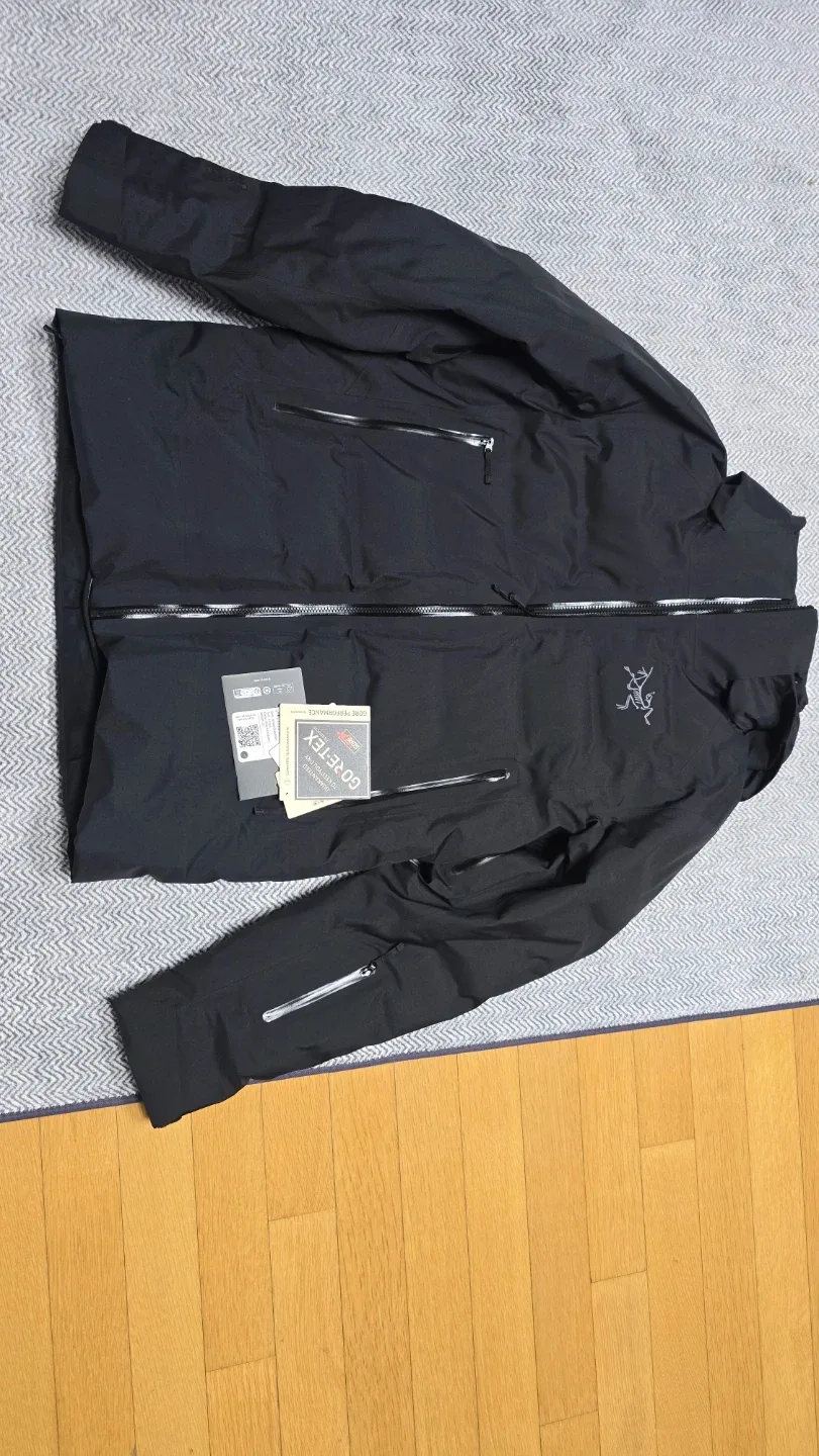 아크테릭스 Fissile Down Jacket M 블랙 (새제품)