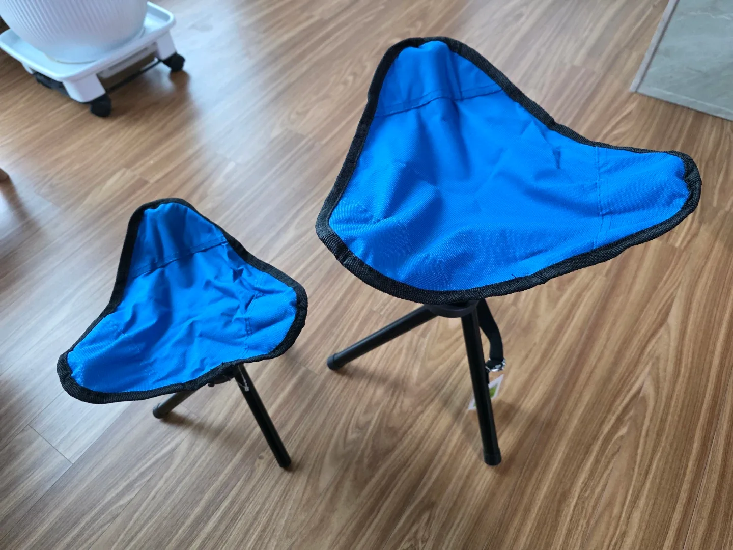 캠핑용 삼각 의자 2개