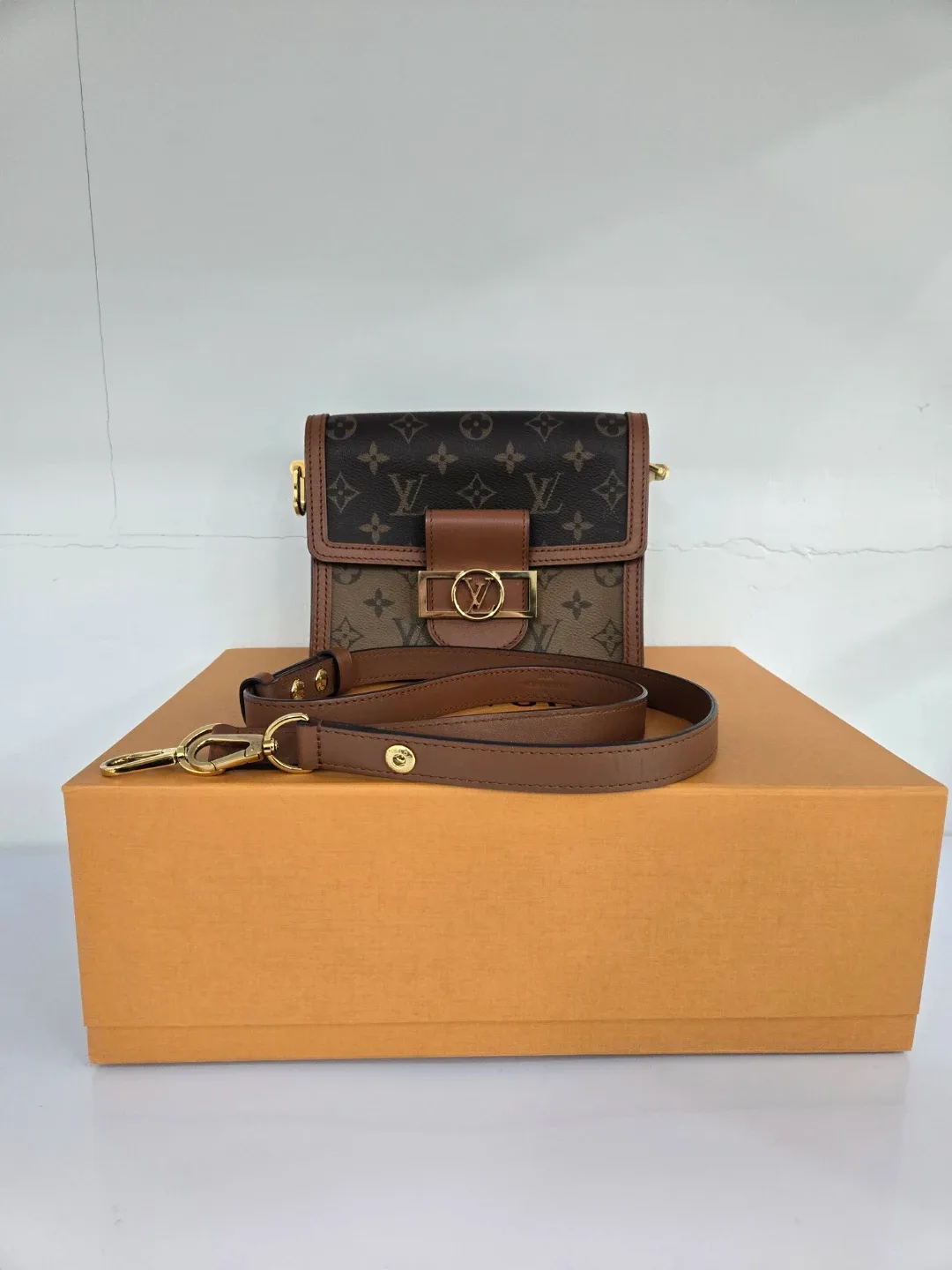 루이비통 가방 미니 도핀 모노그램 풀구성