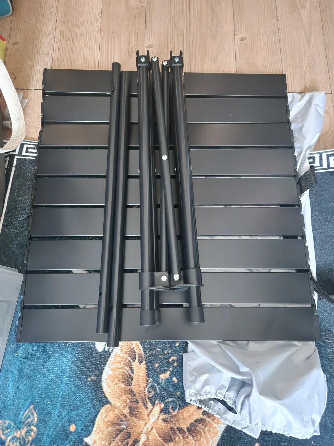 캠핑용 접이식의자 2개와 탁자 일괄로 팝니다