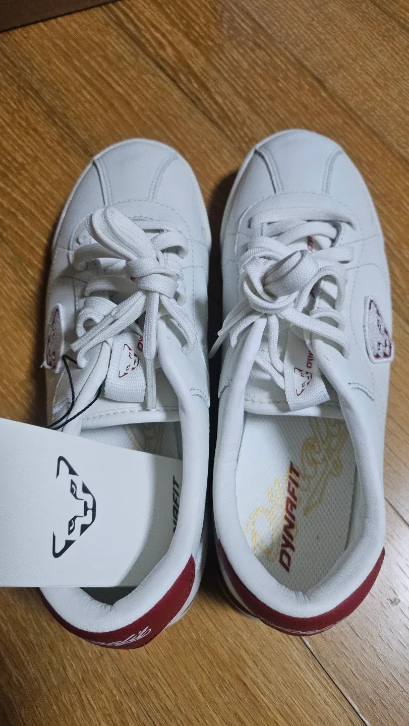 다이나핏 흰색 운동화 새상품 235mm