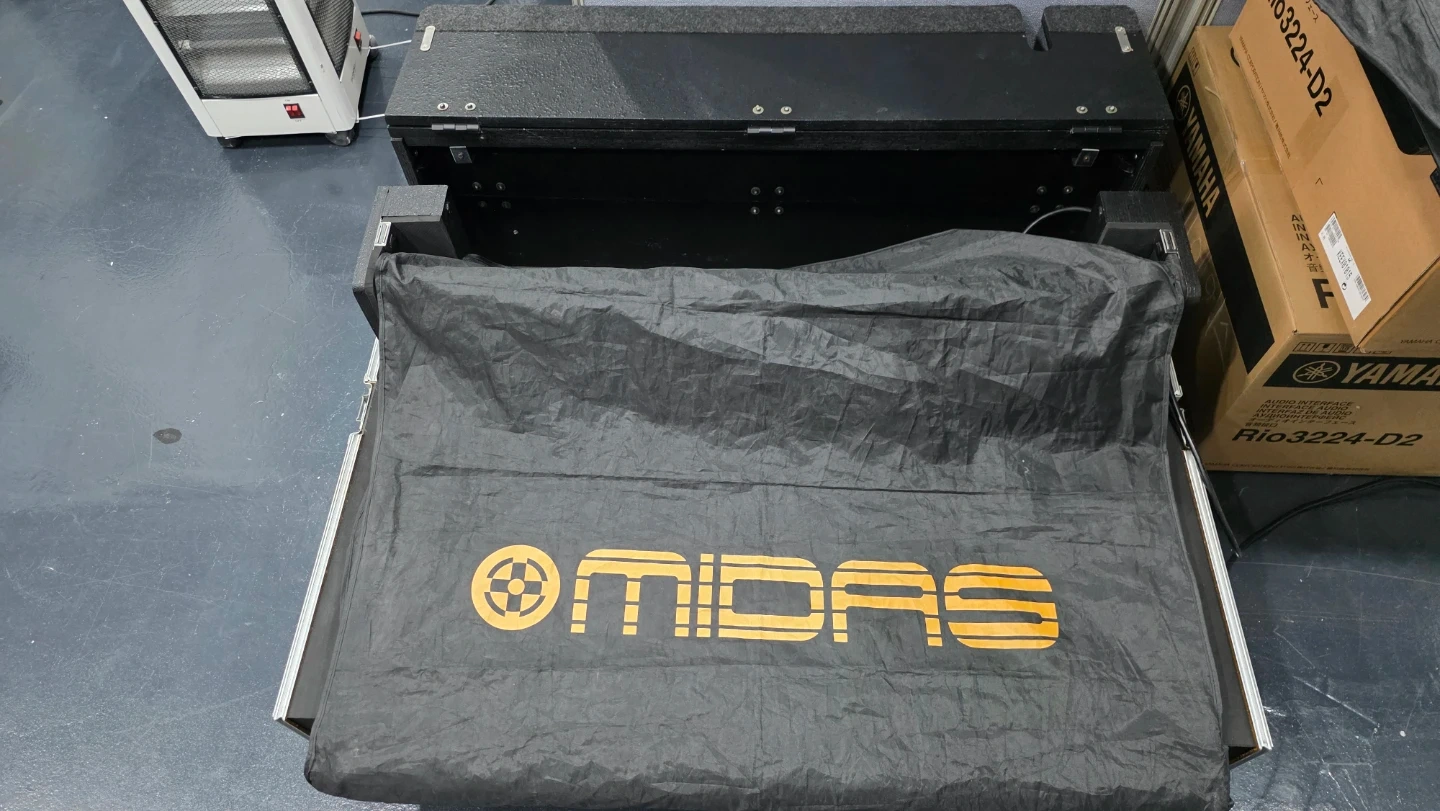 MIDAS M32 음향 믹서 with 케이스