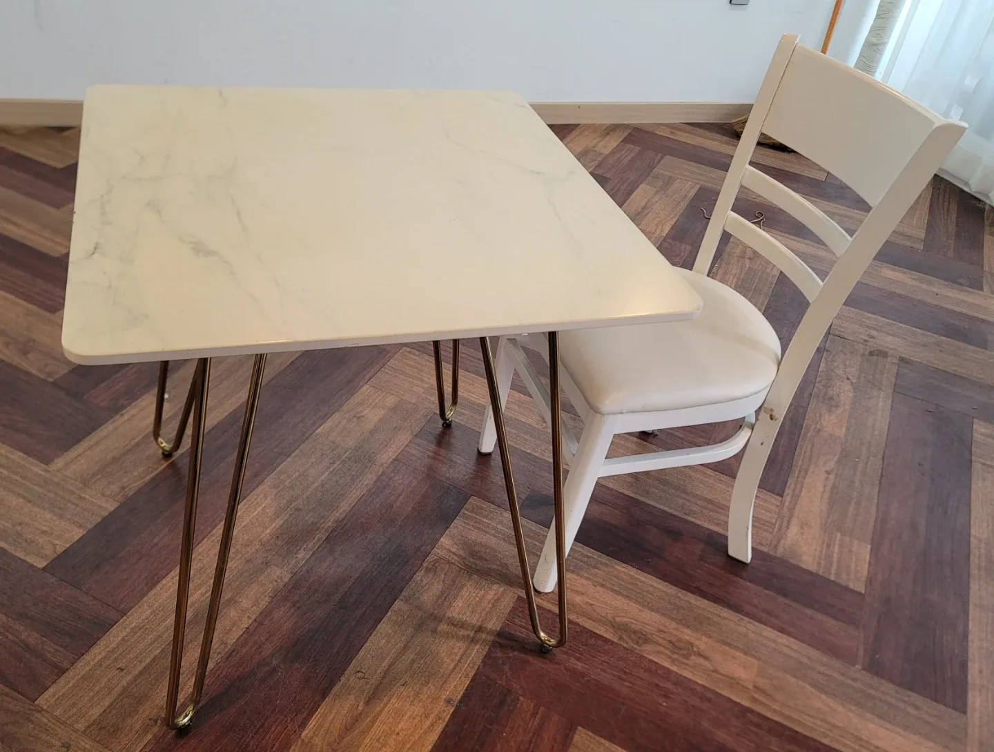 식탁 + 의자 세트( 식탁2개 의자1개)